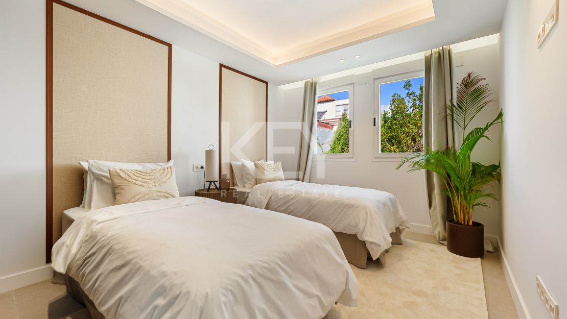 Fully renovated townhouse with panoramic sea views on Marbella’s Golden Mile