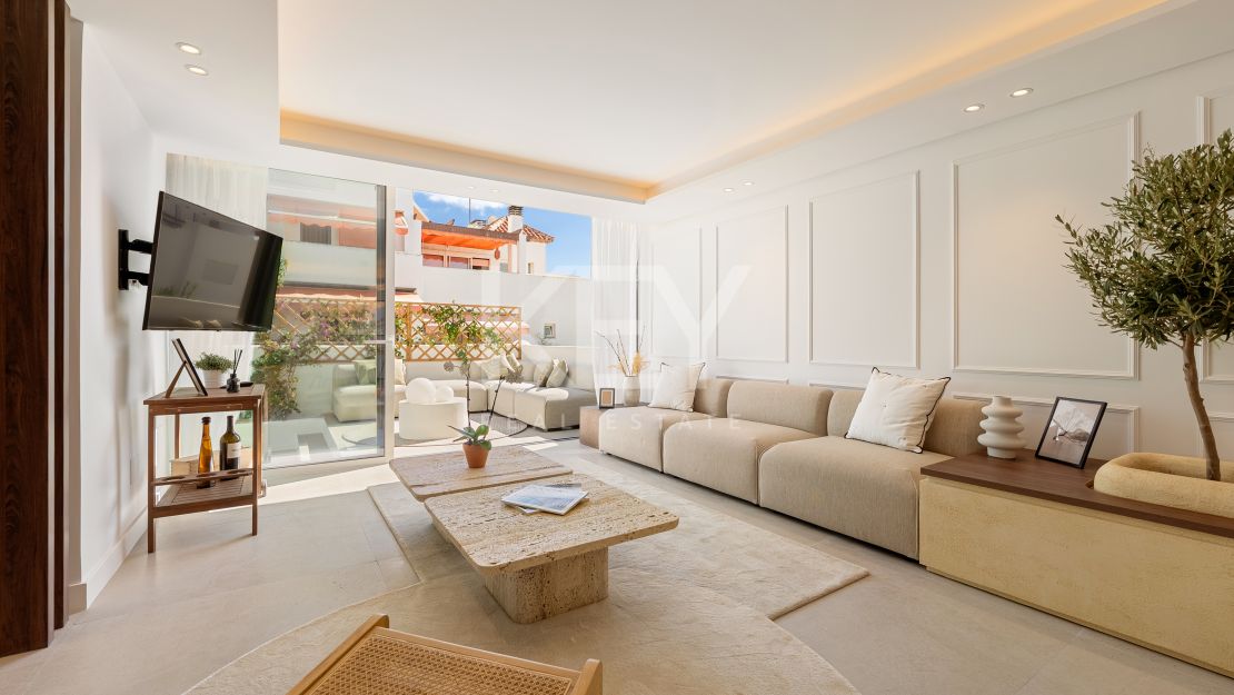 Fully renovated townhouse with panoramic sea views on Marbella’s Golden Mile