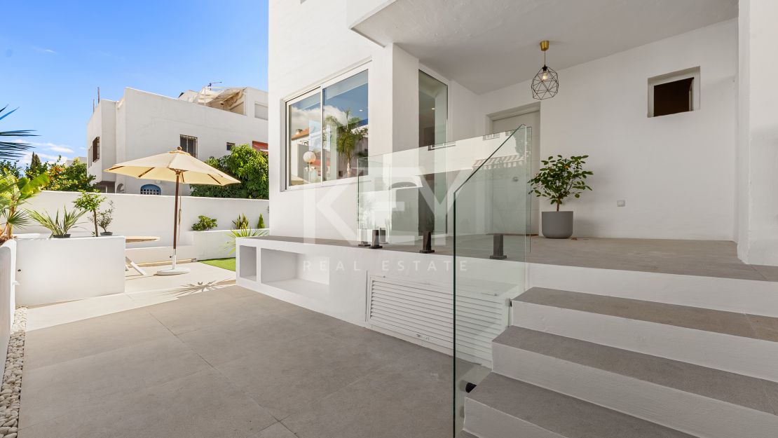 Fully renovated townhouse with panoramic sea views on Marbella’s Golden Mile