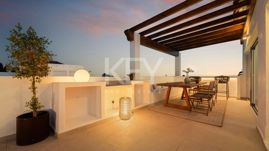 Fully renovated townhouse with panoramic sea views on Marbella’s Golden Mile