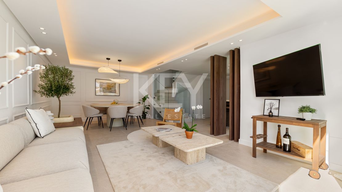 Fully renovated townhouse with panoramic sea views on Marbella’s Golden Mile