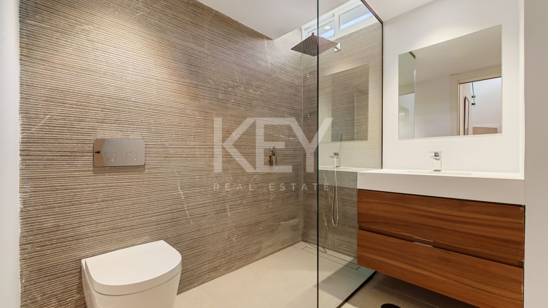 Fully renovated townhouse with panoramic sea views on Marbella’s Golden Mile