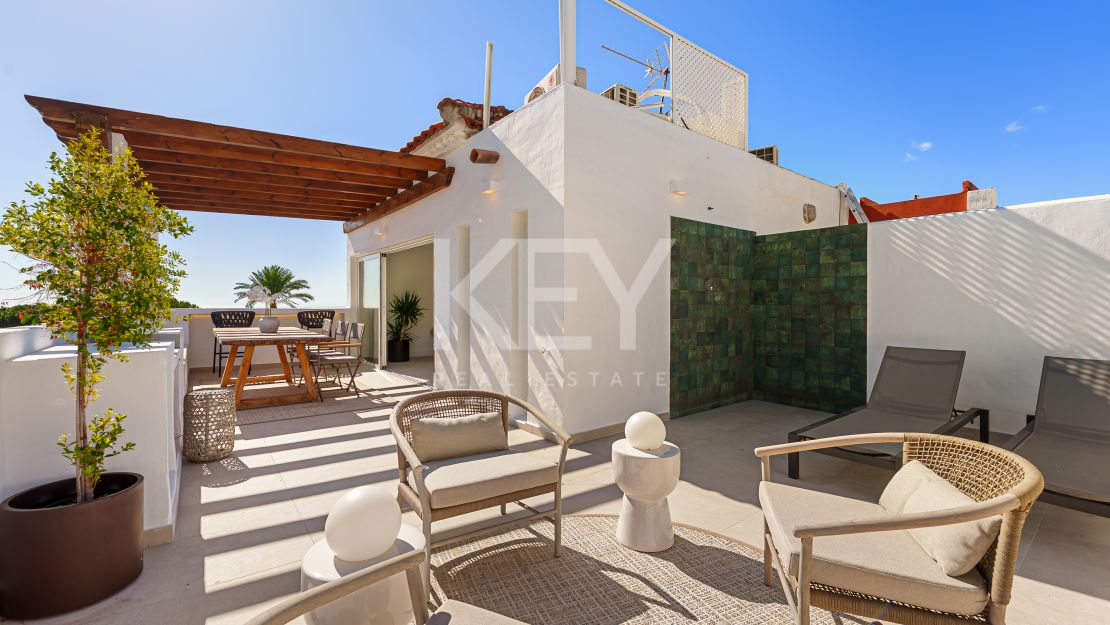 Fully renovated townhouse with panoramic sea views on Marbella’s Golden Mile