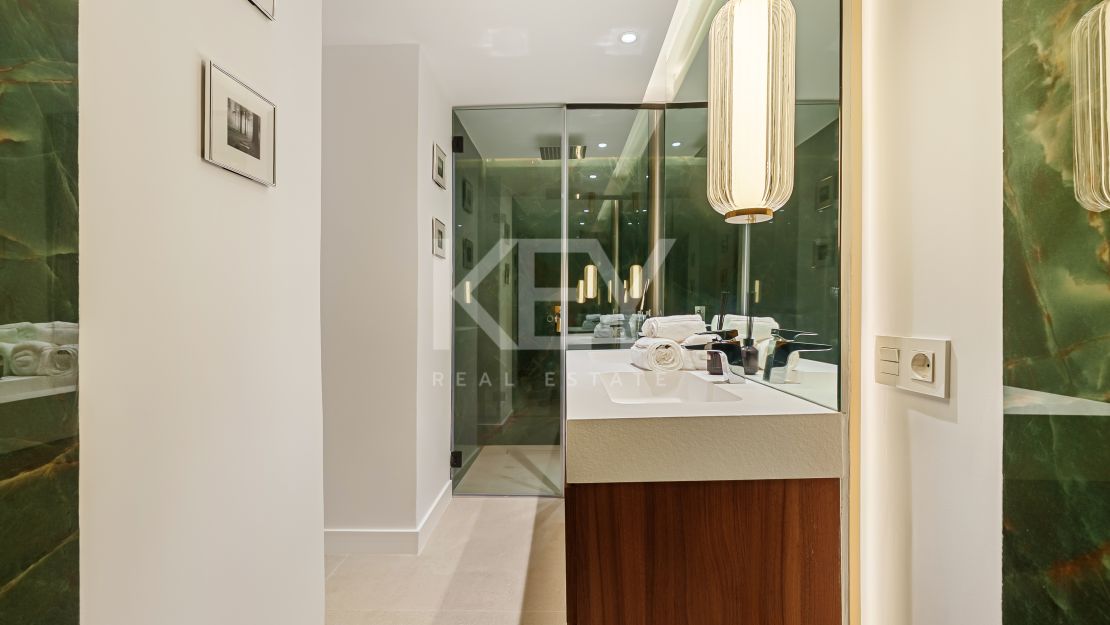 Fully renovated townhouse with panoramic sea views on Marbella’s Golden Mile