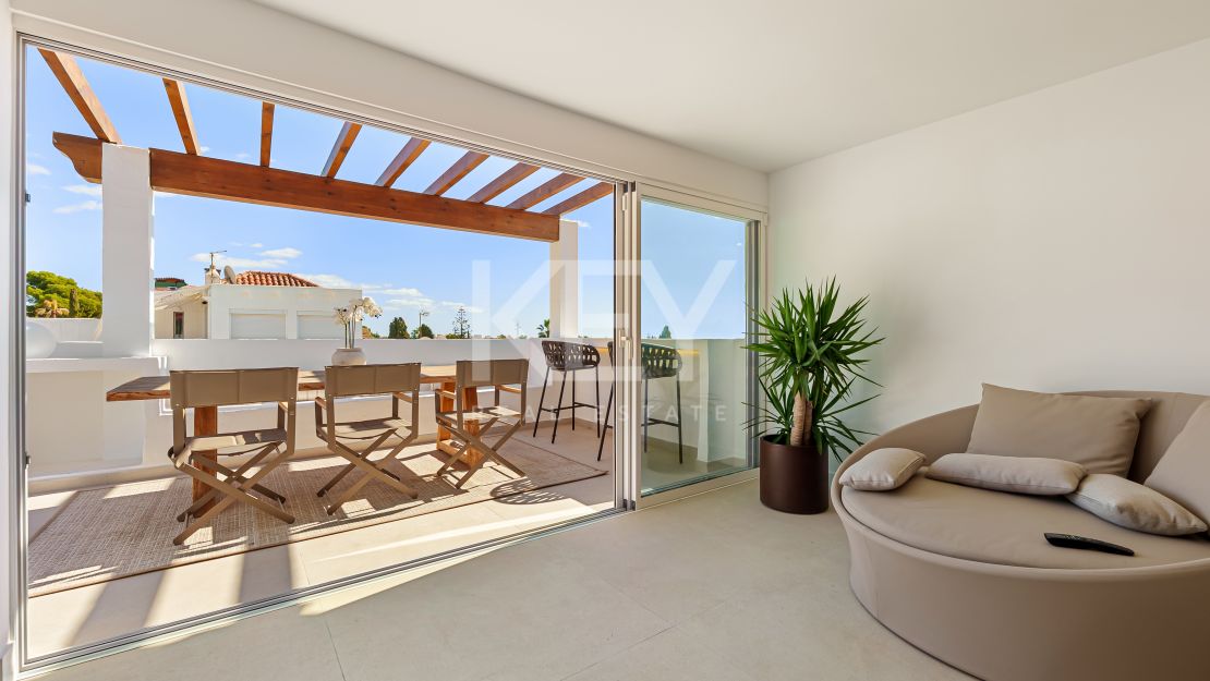 Fully renovated townhouse with panoramic sea views on Marbella’s Golden Mile