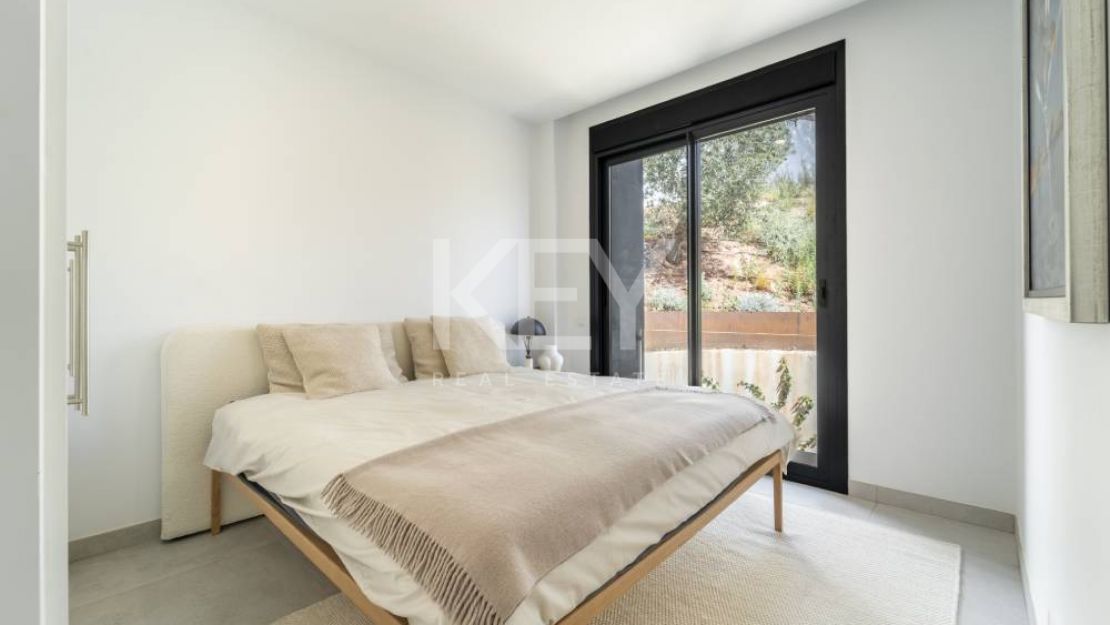 Modern newly Built Duplex Penthouse with Sea Views in Marbella East