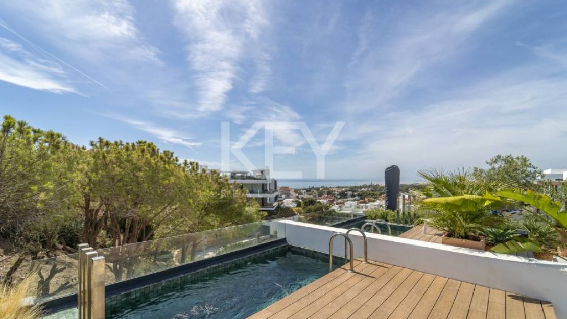 Modern newly Built Duplex Penthouse with Sea Views in Marbella East