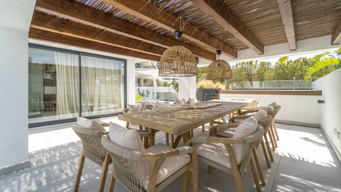 Modern newly Built Duplex Penthouse with Sea Views in Marbella East