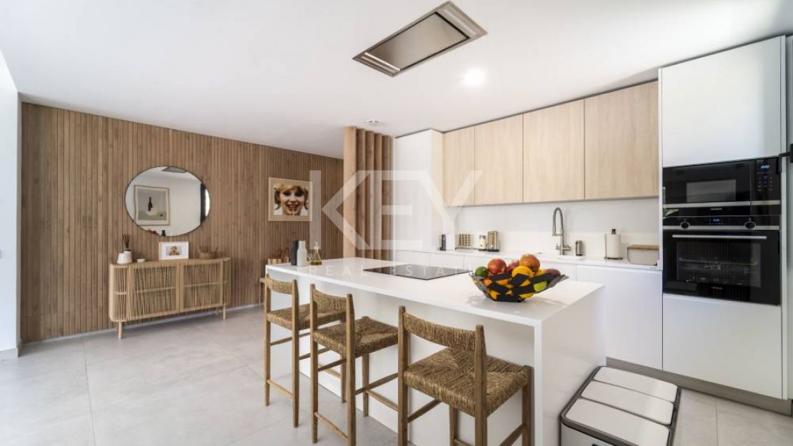 Modern newly Built Duplex Penthouse with Sea Views in Marbella East