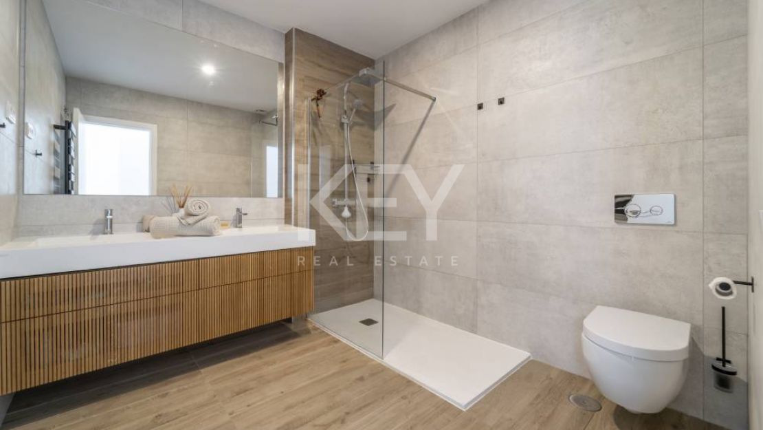 Modern newly Built Duplex Penthouse with Sea Views in Marbella East