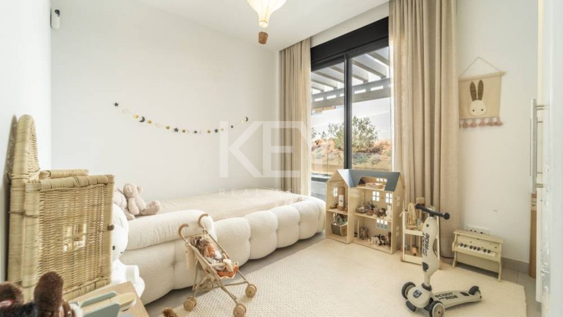 Modern newly Built Duplex Penthouse with Sea Views in Marbella East