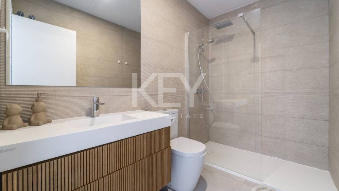 Modern newly Built Duplex Penthouse with Sea Views in Marbella East