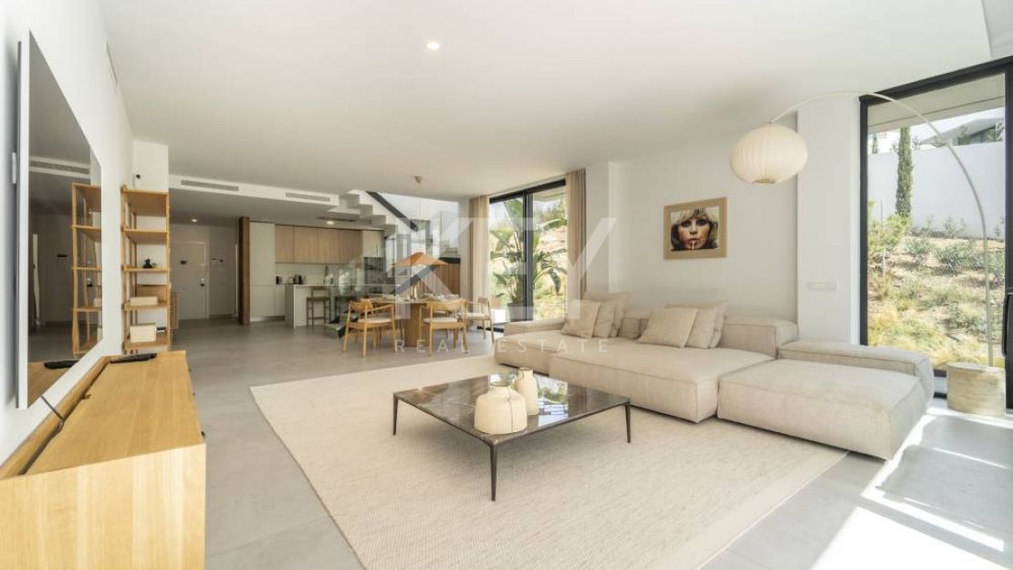 Modern newly Built Duplex Penthouse with Sea Views in Marbella East