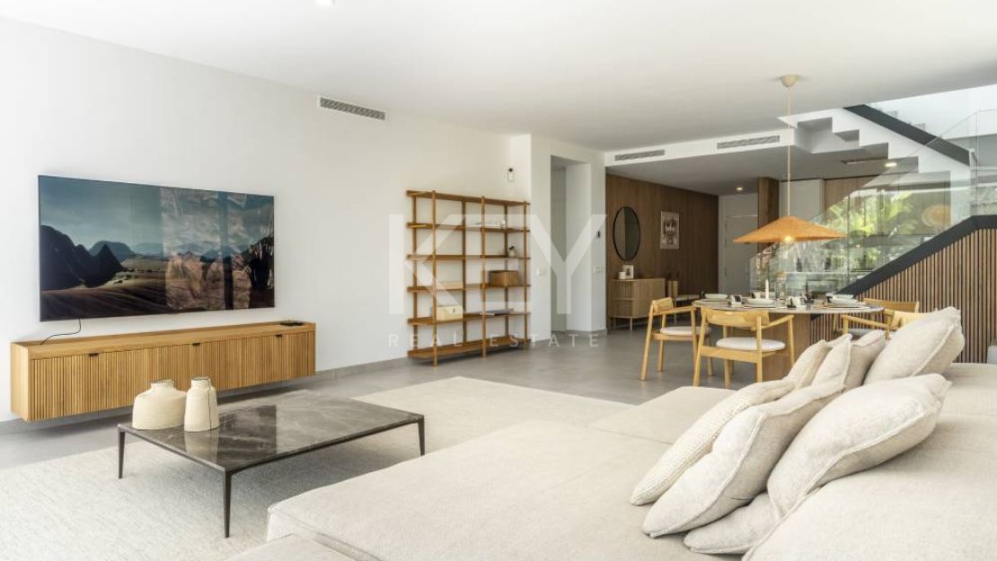 Modern newly Built Duplex Penthouse with Sea Views in Marbella East