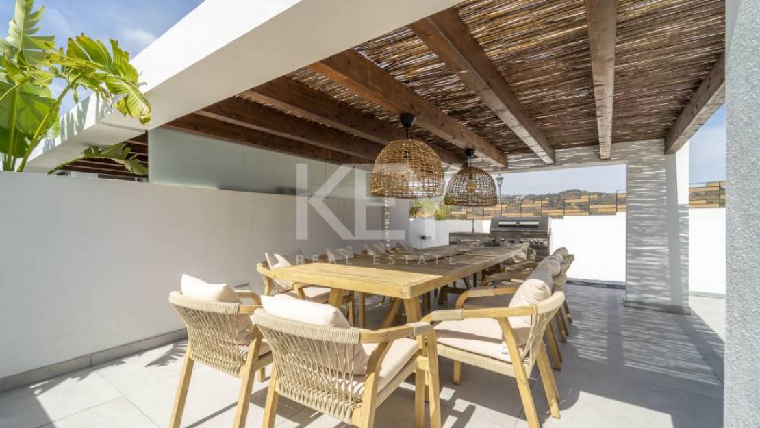 Modern newly Built Duplex Penthouse with Sea Views in Marbella East