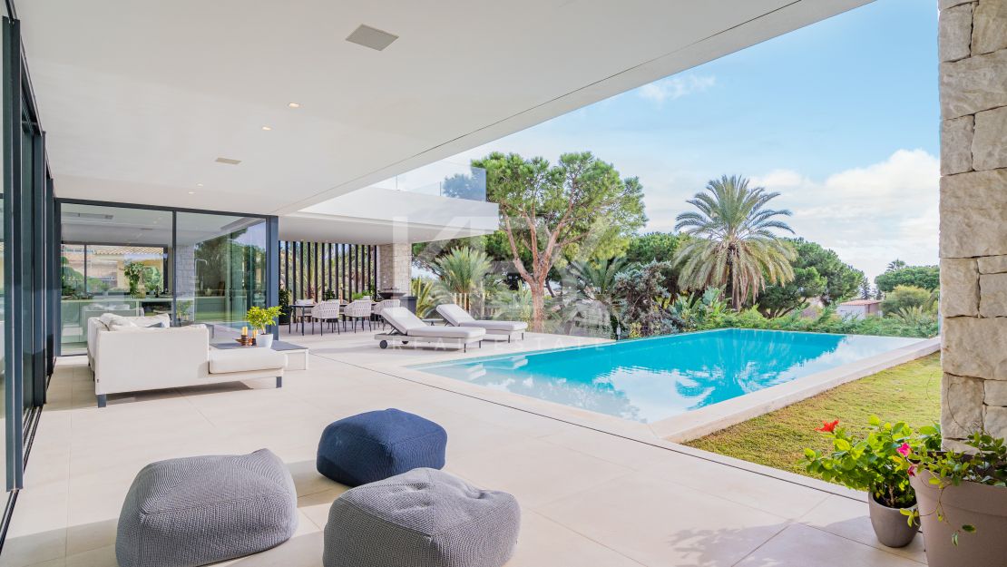 Modern Beachside Villa with Sea Views in Elviria, Marbella East