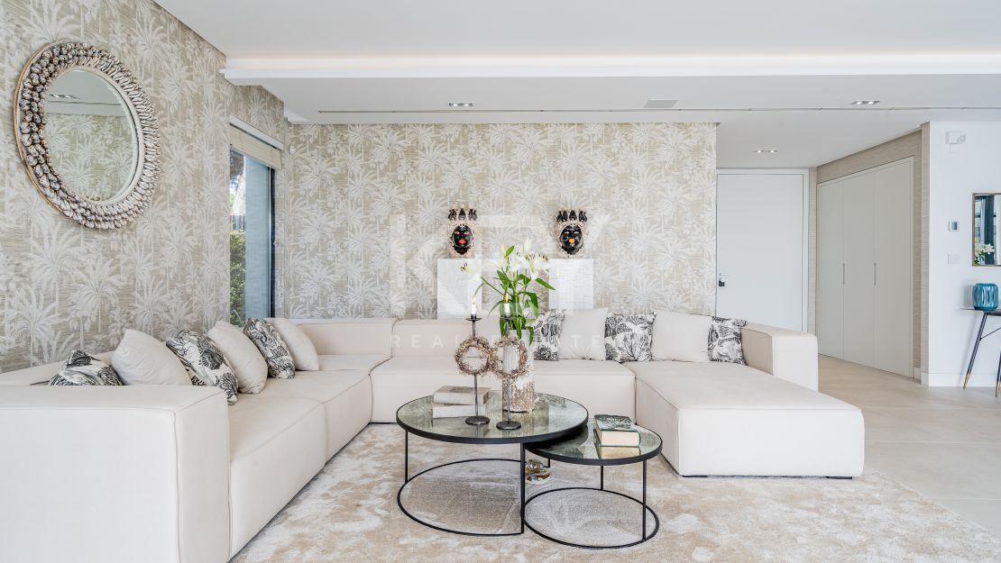 Modern Beachside Villa with Sea Views in Elviria, Marbella East