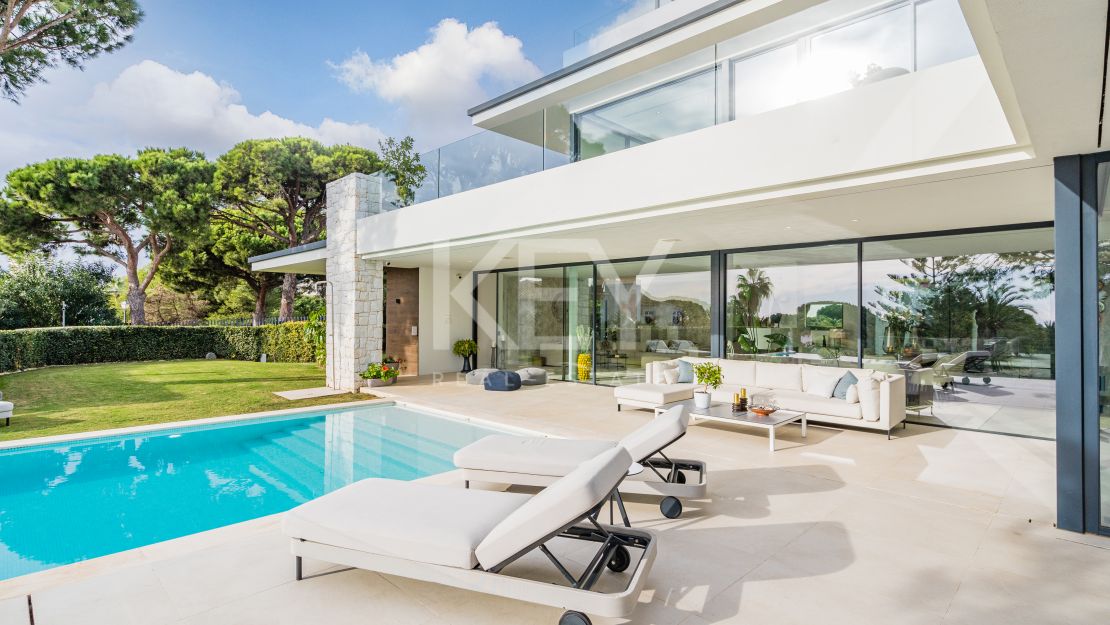 Modern Beachside Villa with Sea Views in Elviria, Marbella East