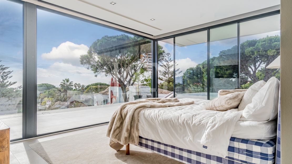 Modern Beachside Villa with Sea Views in Elviria, Marbella East