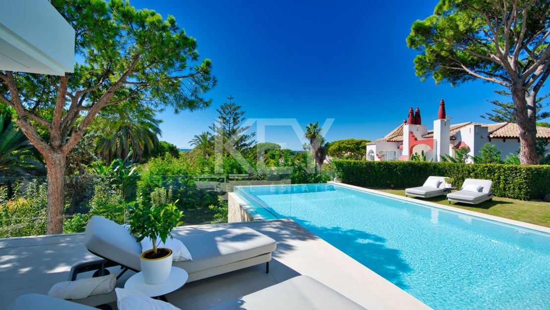 Modern Beachside Villa with Sea Views in Elviria, Marbella East