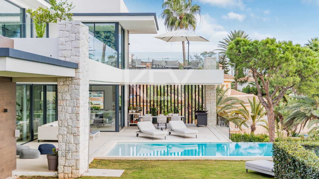 Modern Beachside Villa with Sea Views in Elviria, Marbella East