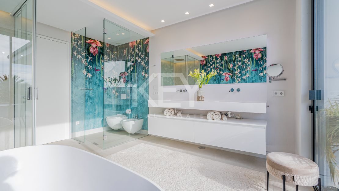 Modern Beachside Villa with Sea Views in Elviria, Marbella East