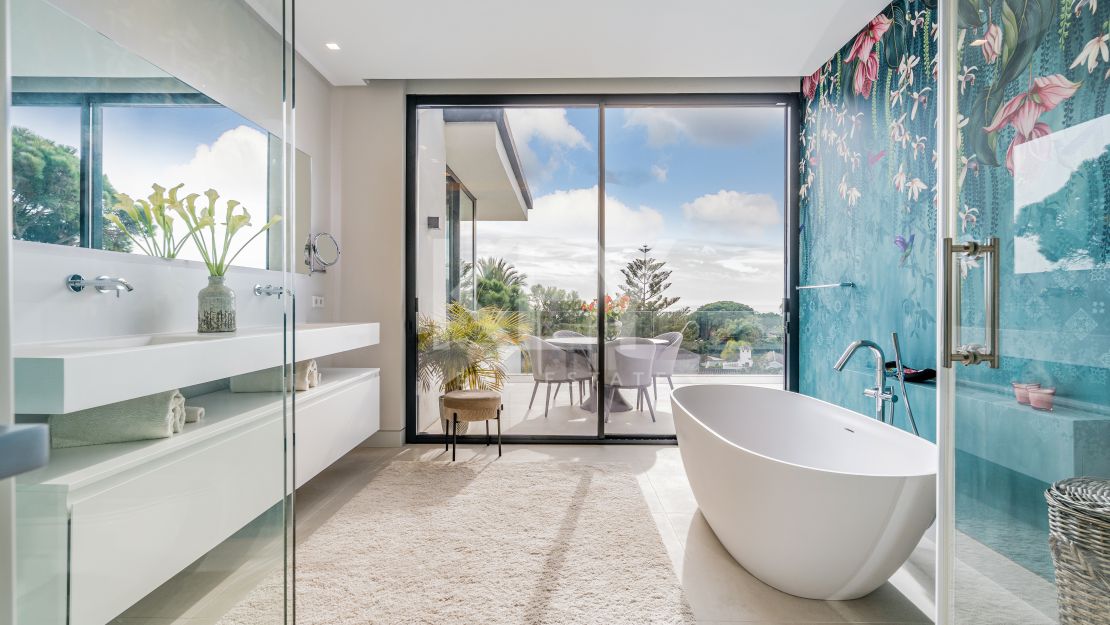 Modern Beachside Villa with Sea Views in Elviria, Marbella East