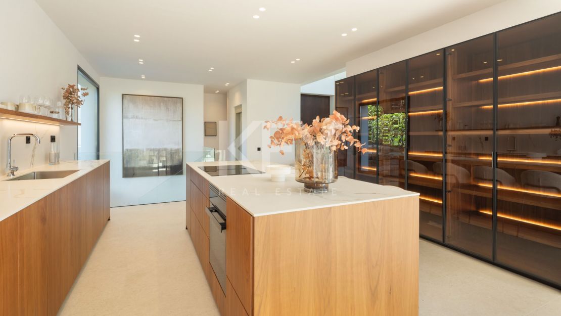 Contemporary Newly Built Luxury Villa in El Paraiso, Estepona