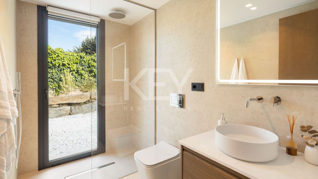 Contemporary Newly Built Luxury Villa in El Paraiso, Estepona