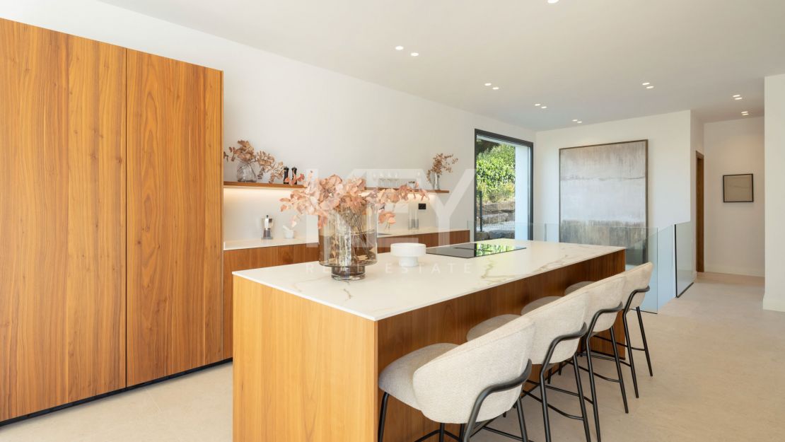 Contemporary Newly Built Luxury Villa in El Paraiso, Estepona