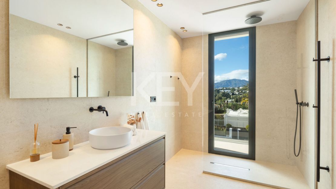 Contemporary Newly Built Luxury Villa in El Paraiso, Estepona