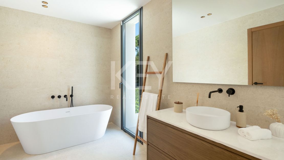 Contemporary Newly Built Luxury Villa in El Paraiso, Estepona