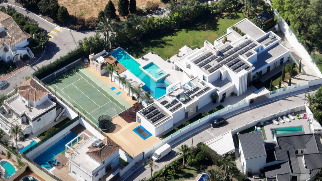 Mansión moderna con casa de invitados en la Nueva Milla de Oro, Marbella