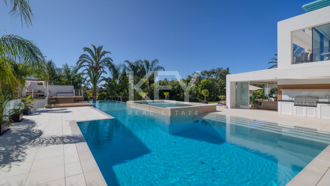 Mansión moderna con casa de invitados en la Nueva Milla de Oro, Marbella