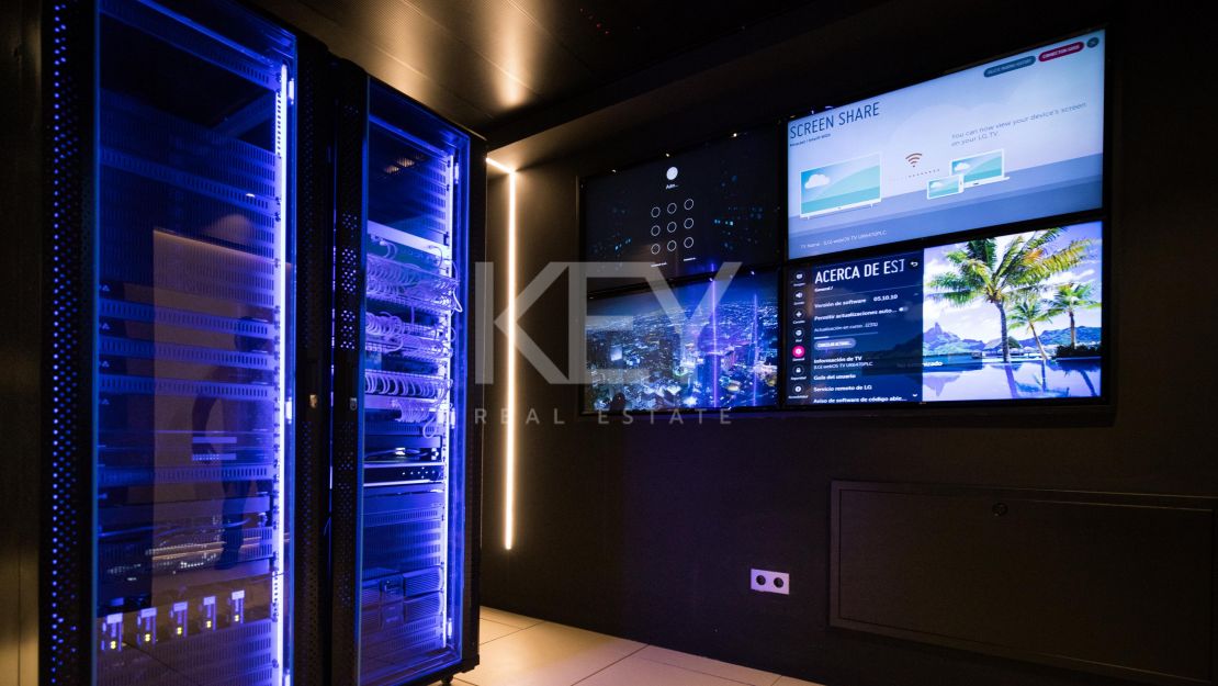 Mansión moderna con casa de invitados en la Nueva Milla de Oro, Marbella