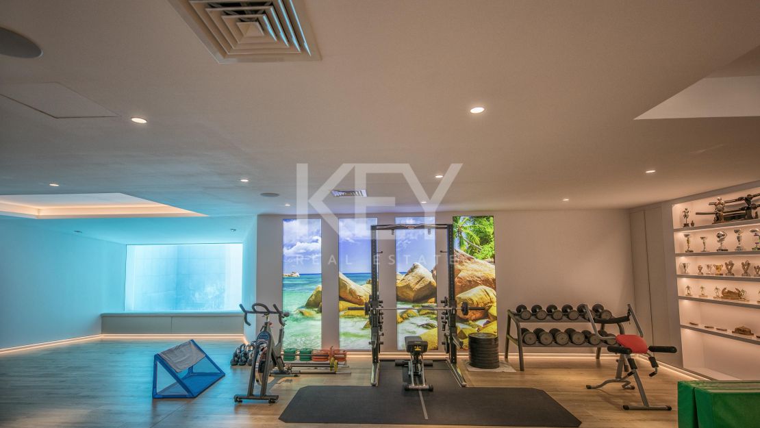 Mansión moderna con casa de invitados en la Nueva Milla de Oro, Marbella