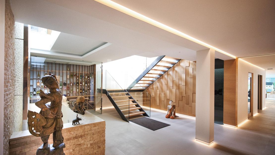 Mansión moderna con casa de invitados en la Nueva Milla de Oro, Marbella