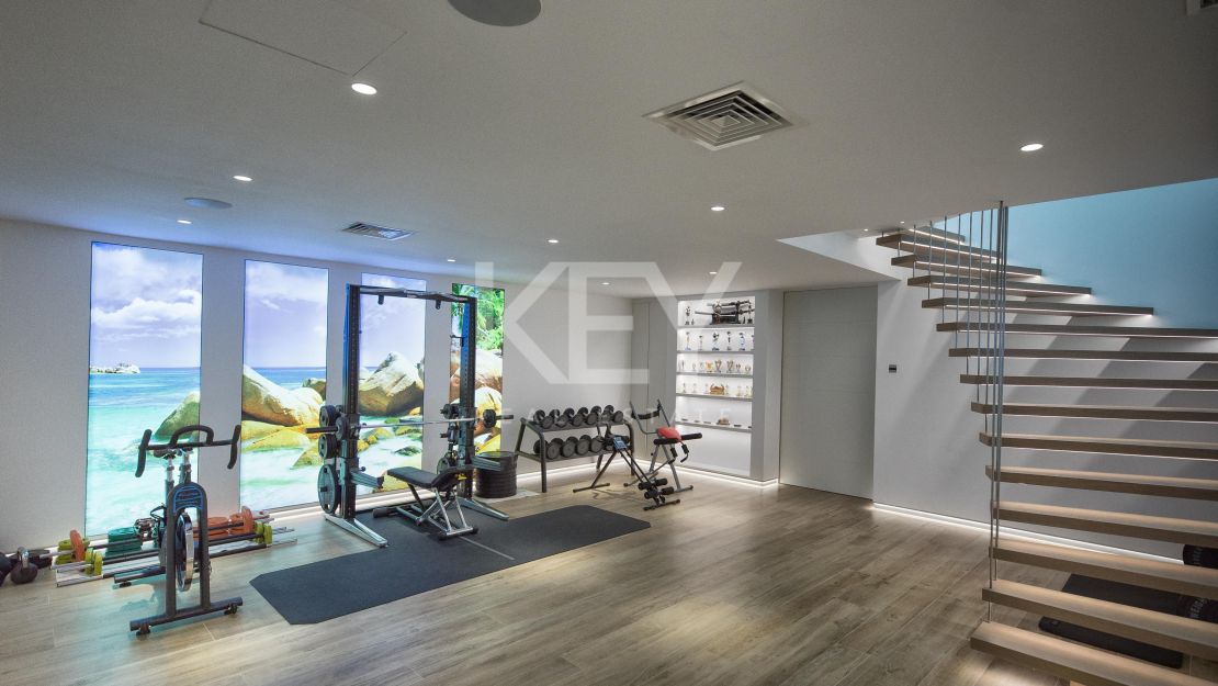 Mansión moderna con casa de invitados en la Nueva Milla de Oro, Marbella