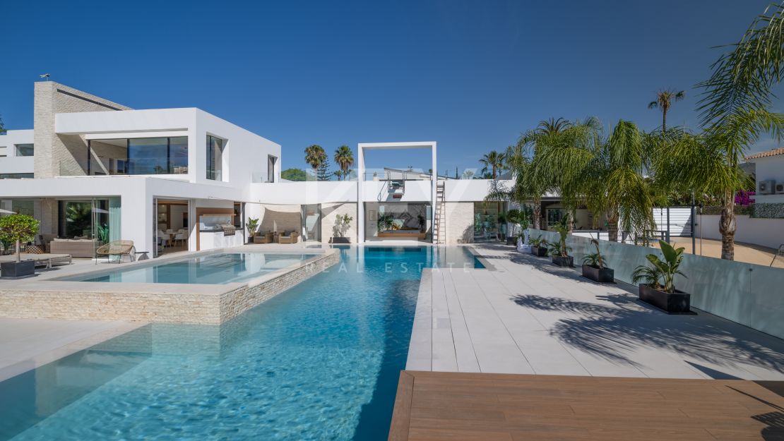 Mansión moderna con casa de invitados en la Nueva Milla de Oro, Marbella