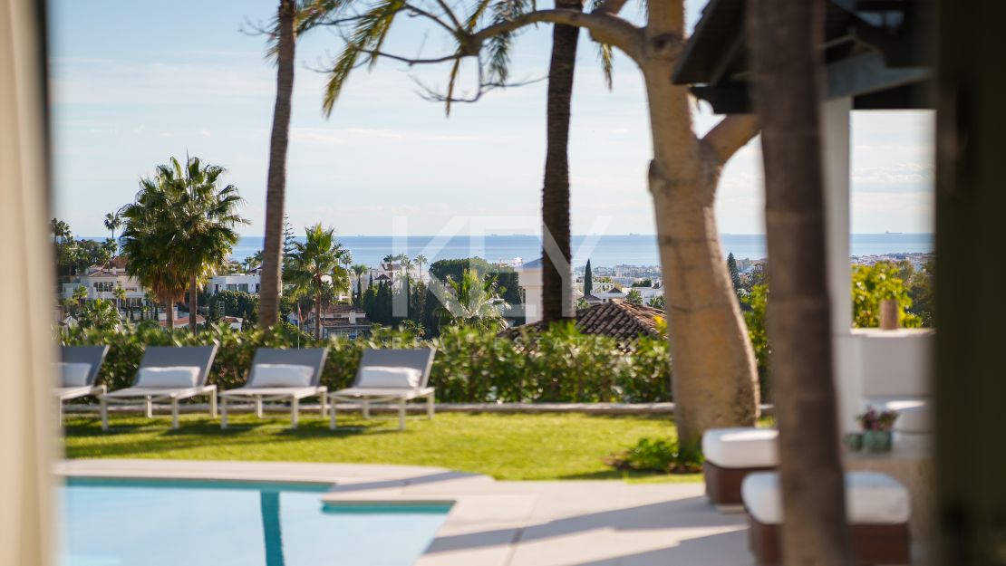 Modern Villa for Sale in Nueva Andalucía Marbella with Sea Views