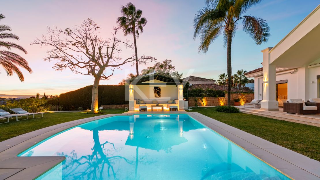 Modern Villa for Sale in Nueva Andalucía Marbella with Sea Views