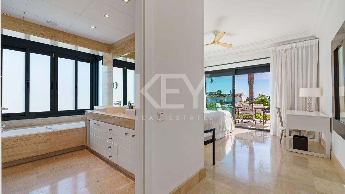 Modern Villa for Sale in Nueva Andalucía Marbella with Sea Views