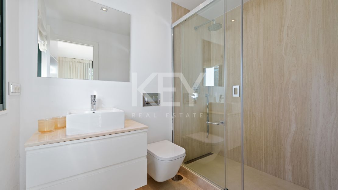 Modern Villa for Sale in Nueva Andalucía Marbella with Sea Views