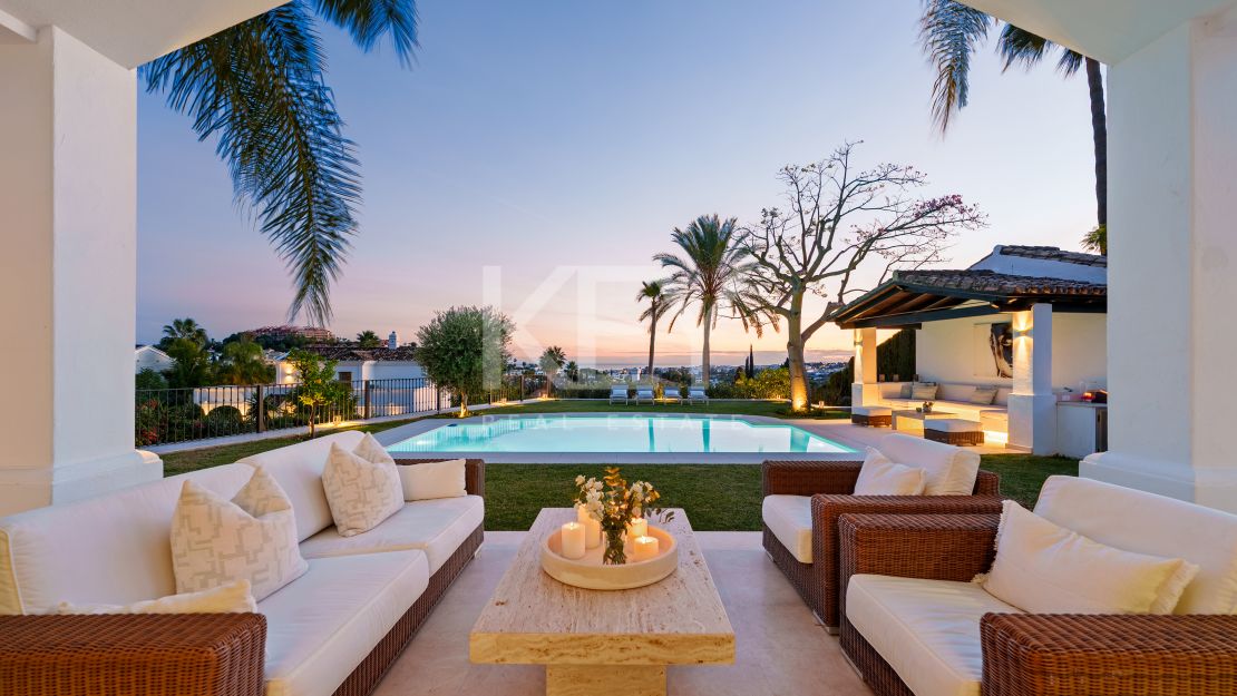 Modern Villa for Sale in Nueva Andalucía Marbella with Sea Views