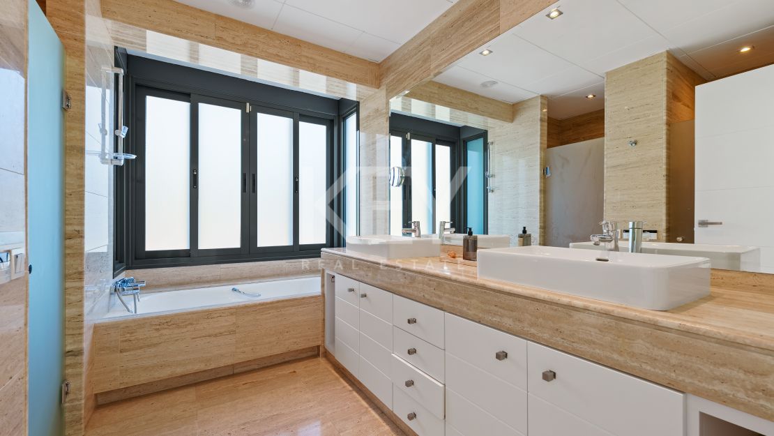 Modern Villa for Sale in Nueva Andalucía Marbella with Sea Views