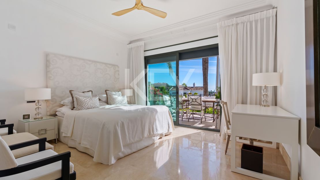 Modern Villa for Sale in Nueva Andalucía Marbella with Sea Views