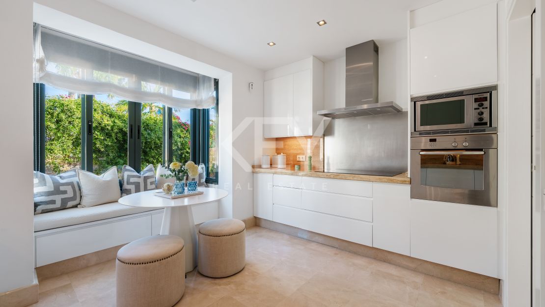 Modern Villa for Sale in Nueva Andalucía Marbella with Sea Views