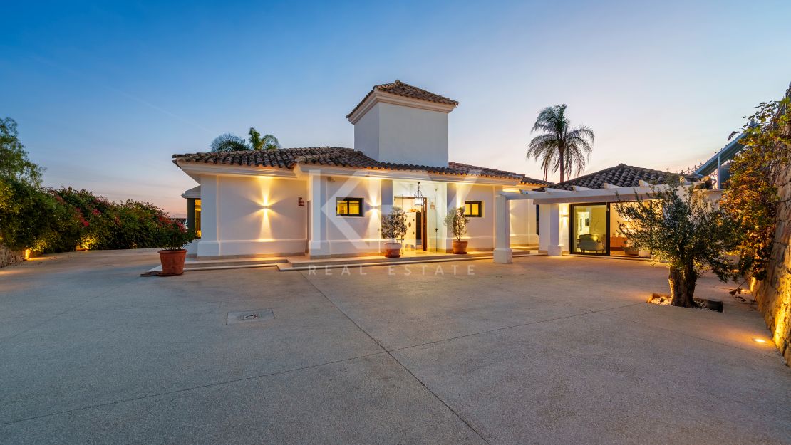 Modern Villa for Sale in Nueva Andalucía Marbella with Sea Views