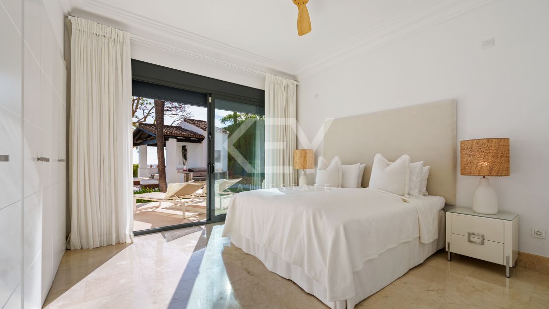 Modern Villa for Sale in Nueva Andalucía Marbella with Sea Views