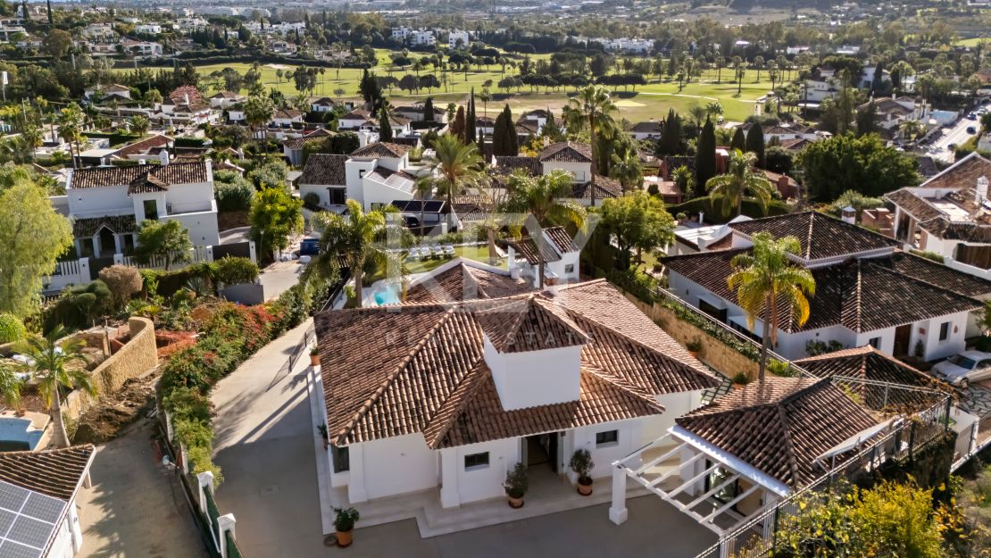 Modern Villa for Sale in Nueva Andalucía Marbella with Sea Views